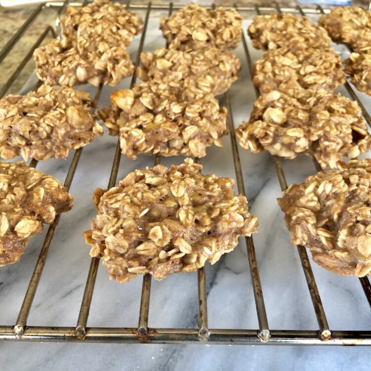 Healthy and Easy Banana Oatmeal Cookies